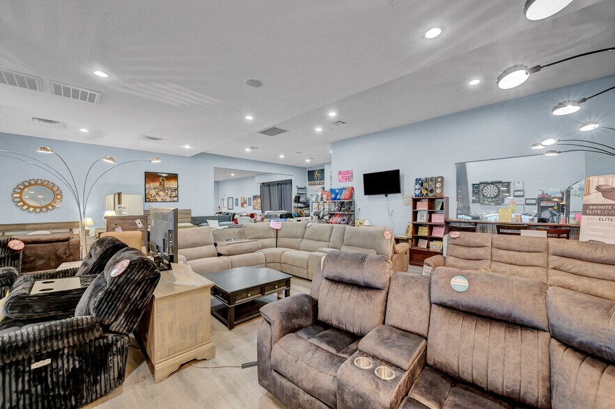 More Photos Of 1433 N Boulder Hwy, Henderson Freestanding For Sale