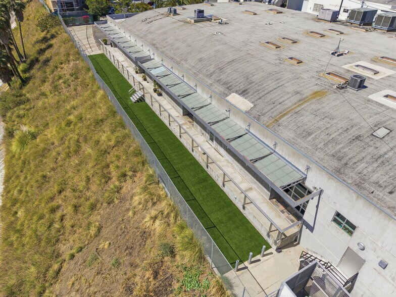 More Photos Of 3562-3582 Eastham Dr, Culver City Loft Creative Space For Lease