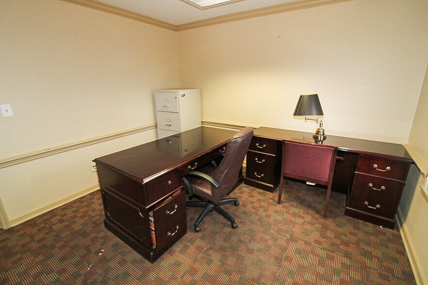 More Photos Of 330 N Cedar Bluff Rd, Knoxville Bank For Sale