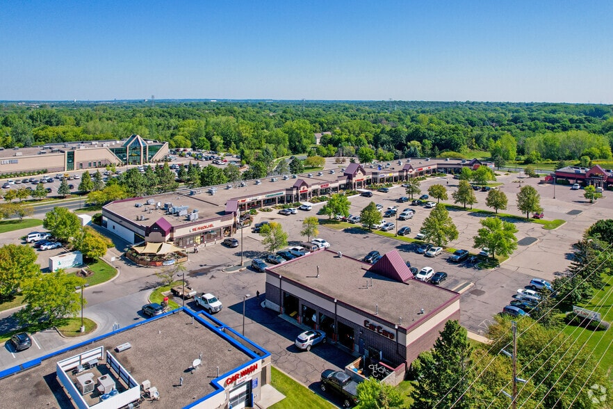 More Photos Of 1565 Cliff Rd, Eagan Storefront For Lease