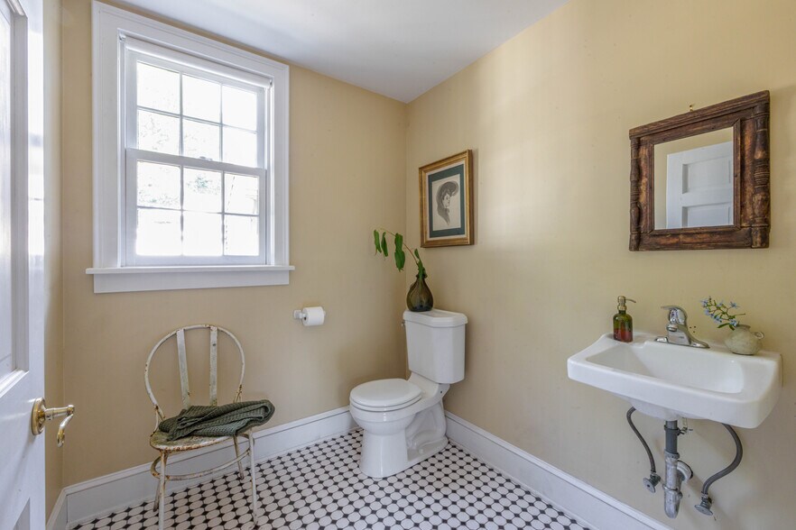 More Photos Of 16 Hudson St, Kinderhook Storefront Retail Residential For Lease