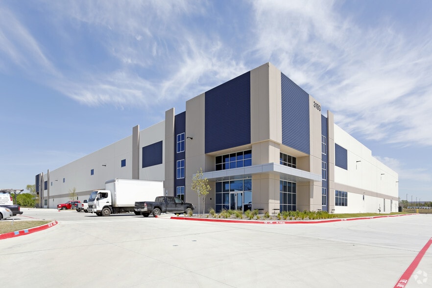 More Photos Of 3193 Bass Pro Dr, Grapevine Distribution For Lease
