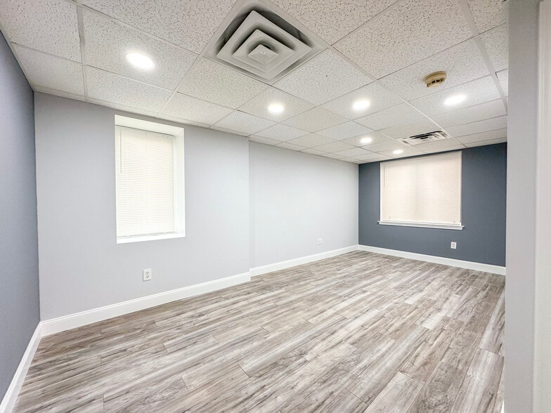 More Photos Of 406 E Pennsylvania Blvd, Feasterville Trevose Light Distribution For Lease