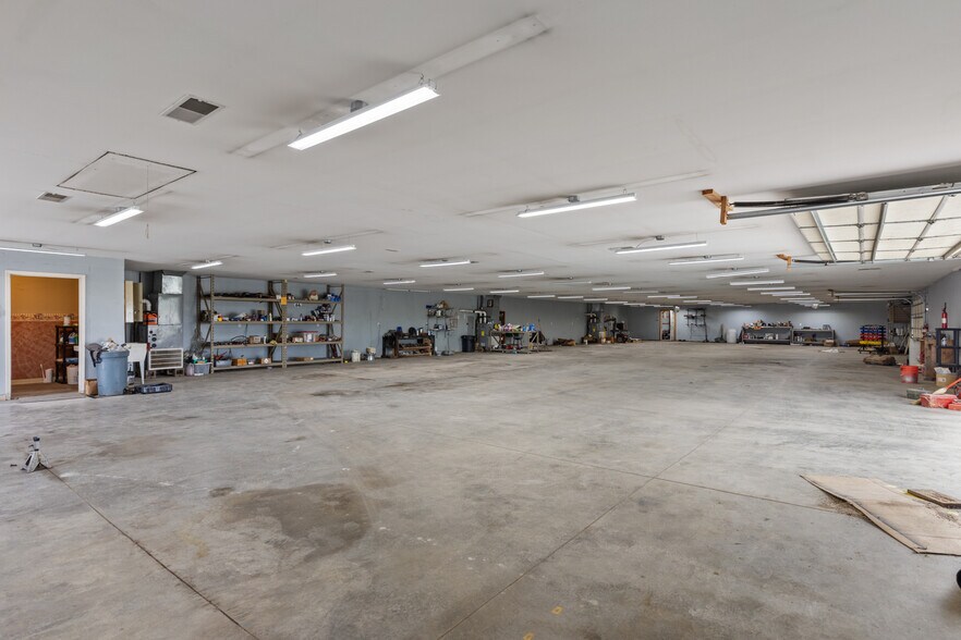 More Photos Of 2149 E Frontage Rd, Staunton Auto Dealership For Sale