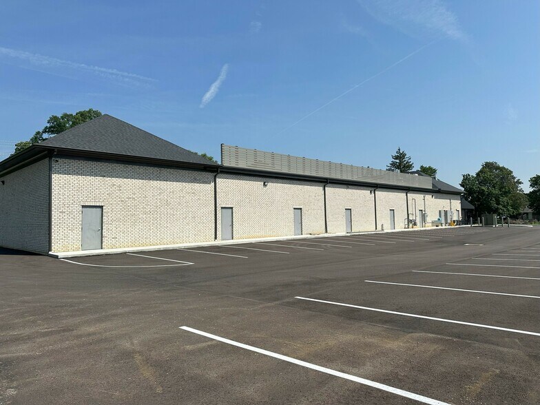 More Photos Of 9774 Cincinnati Columbus Rd, West Chester Storefront For Lease