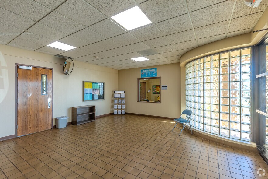 More Photos Of 3802-3806 Interstate 27, Lubbock Office For Sale
