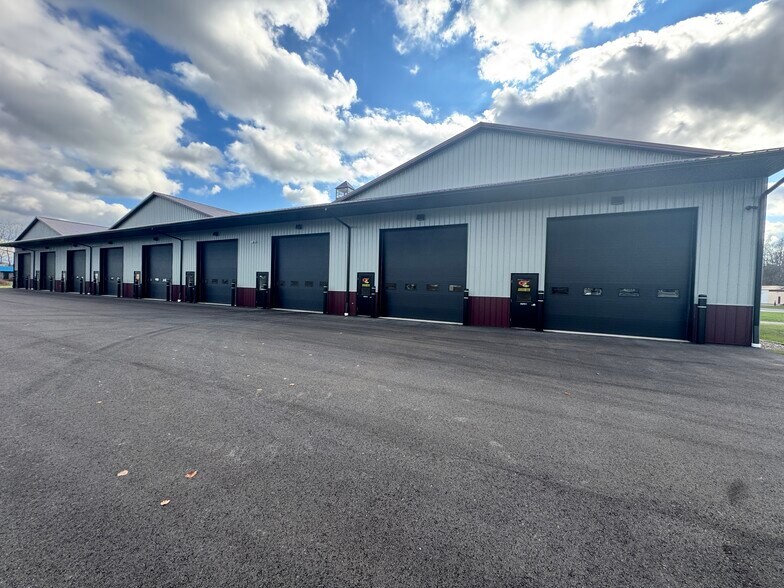 More Photos Of 10 Regency Oaks Blvd, Rochester Warehouse For Lease