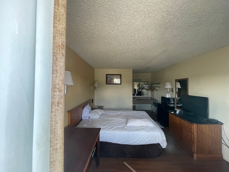 More Photos Of 126 Miller Ln, Waynesburg Hotel For Sale