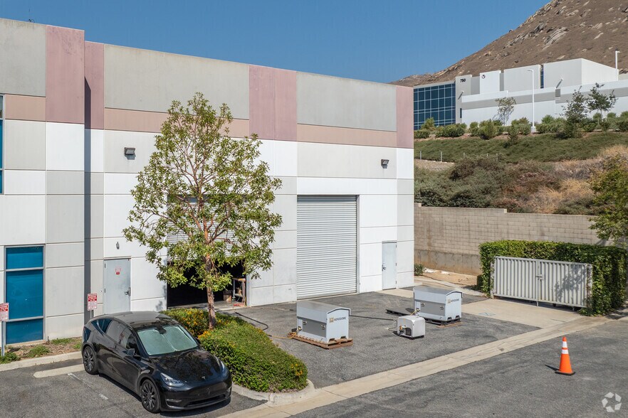 More Photos Of 815 Marlborough Ave, Riverside Research And Development For Lease
