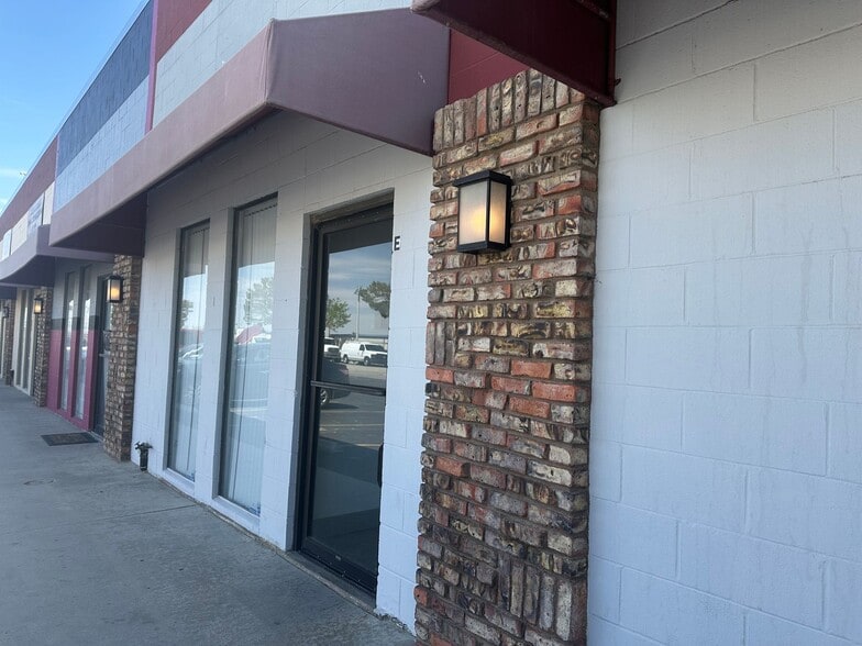 More Photos Of 42156 10th St W, Lancaster Warehouse For Lease