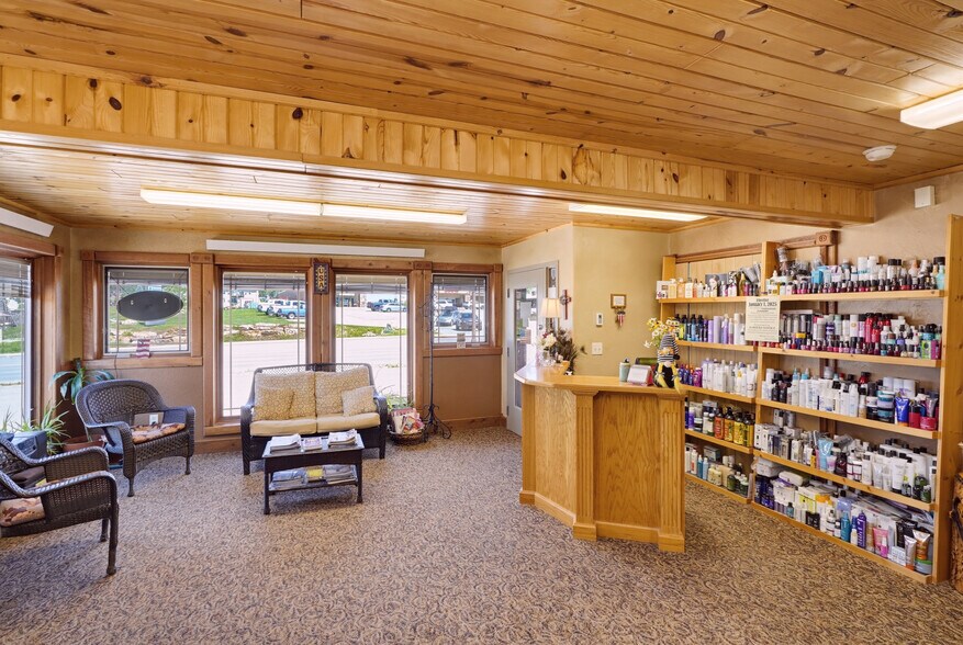 More Photos Of 1100 Mount Rushmore Rd, Custer Flex For Sale