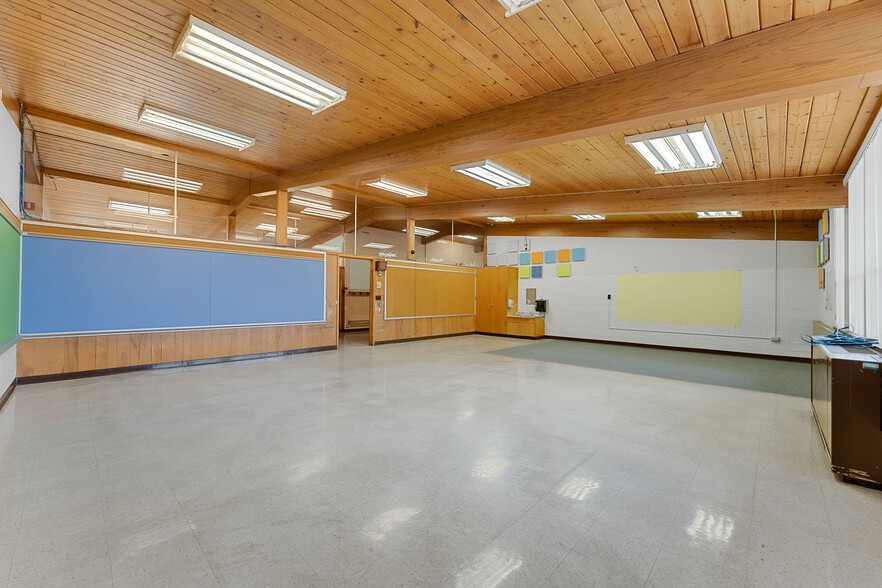 More Photos Of S5864 State Highway 23, Loganville Light Distribution For Sale