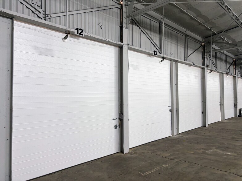 More Photos Of 1401 W Ray St, Indianapolis Truck Terminal For Lease