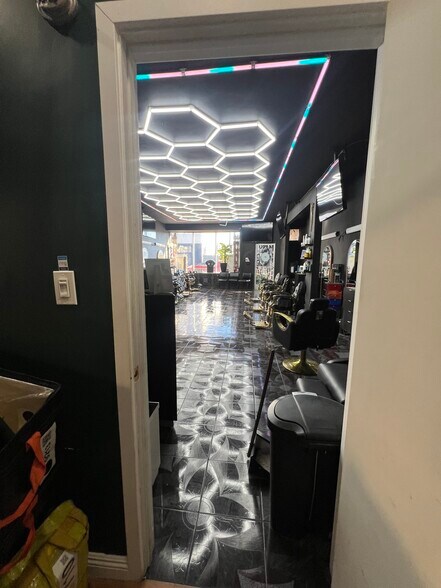 More Photos Of 4071 S Main St, Los Angeles Storefront Retail Residential For Sale