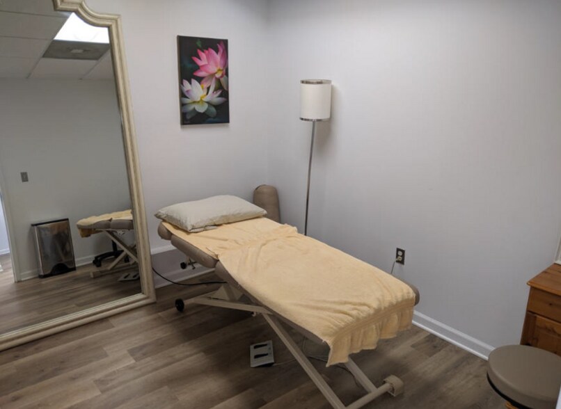 More Photos Of 1710-1712 I St NW, Washington Office For Sale