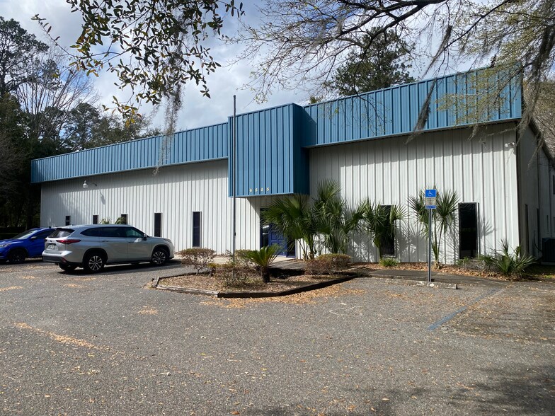 Primary Photo Of 6555 Grace Ln, Jacksonville Light Manufacturing For Sale
