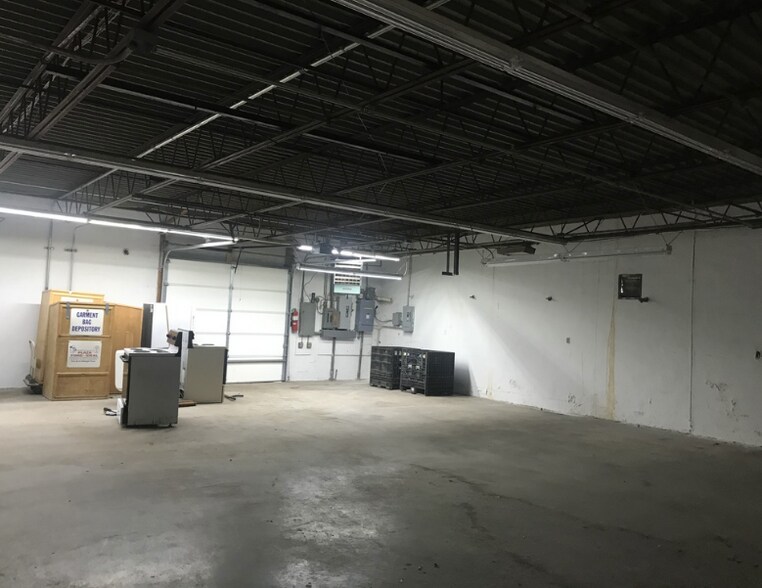 More Photos Of 2807 Independence Ave, Kansas City Storefront For Lease