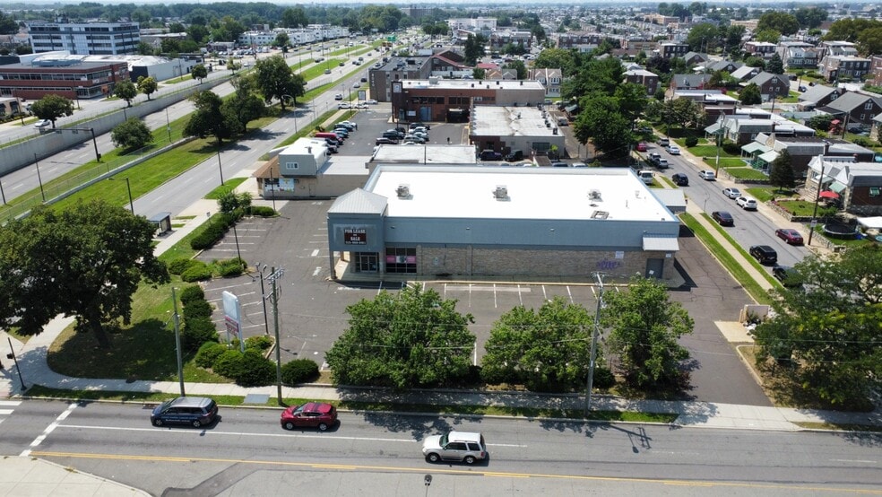 More Photos Of 8130 Roosevelt Blvd, Philadelphia Drugstore For Lease