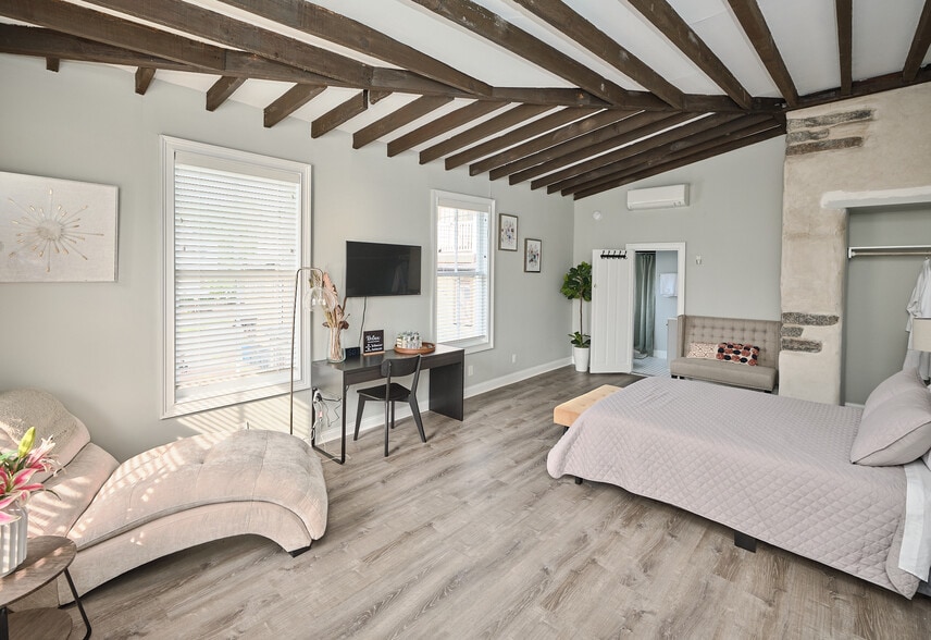 More Photos Of 31 Race St, Frenchtown Hotel For Sale