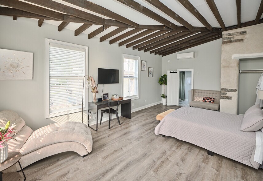 More Photos Of 31 Race St, Frenchtown Hotel For Sale
