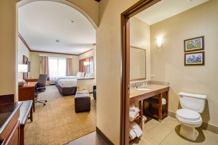 More Photos Of 3606 89th St, Galveston Hotel For Sale