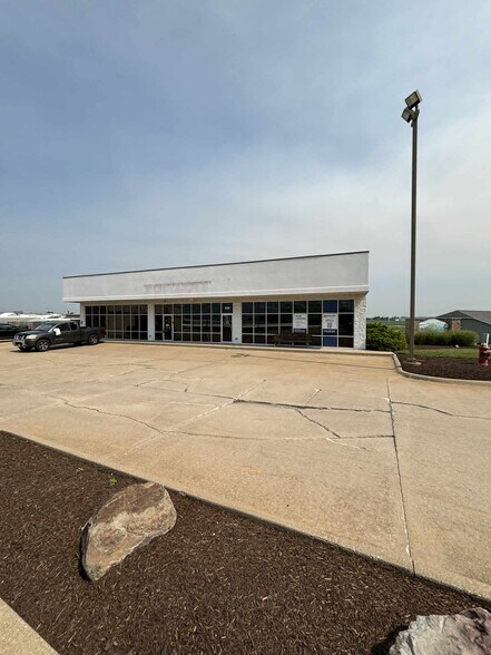 More Photos Of 530 McDonald Dr NE, Sugarcreek Flex For Lease
