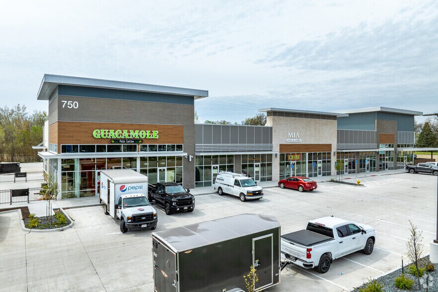 More Photos Of 750 Hickman Rd, Waukee Storefront For Lease