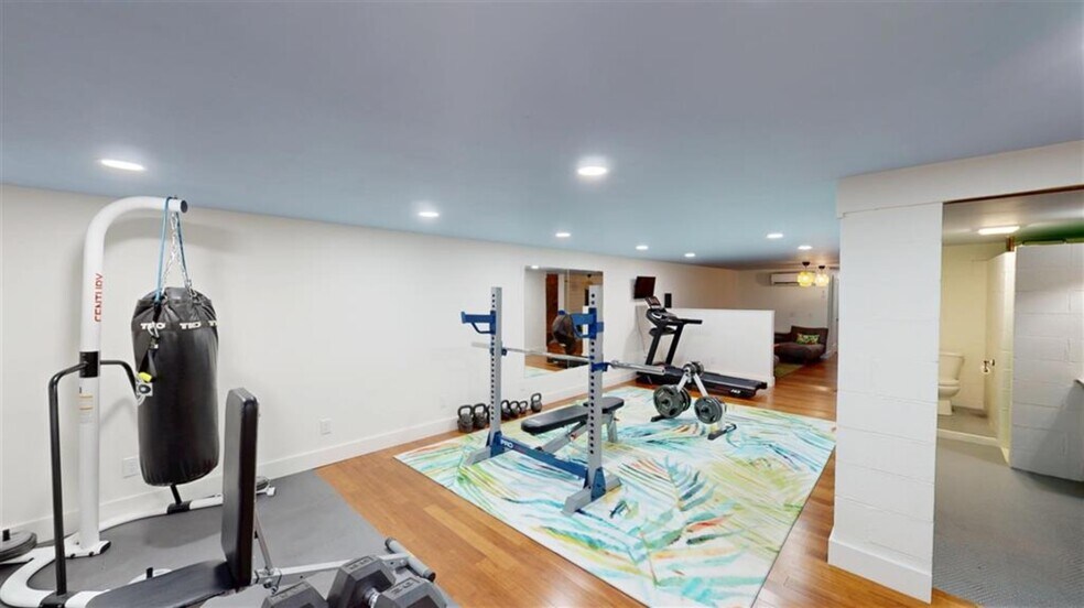 More Photos Of 109 E Main St, Glasgow Storefront Retail Residential For Sale