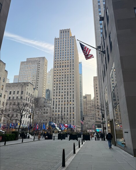 More Photos Of 38 W 48th St, New York Office For Lease