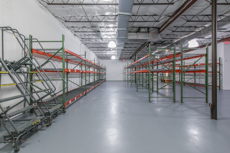 More Photos Of 3501 NW 10th Ave, Oakland Park Warehouse For Lease