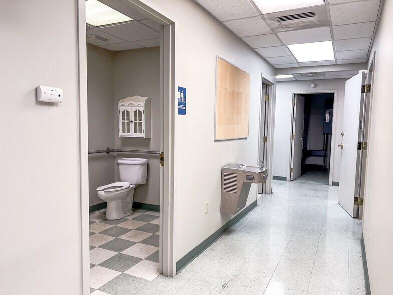 More Photos Of 3060 Industry Dr, Lancaster Specialty For Lease