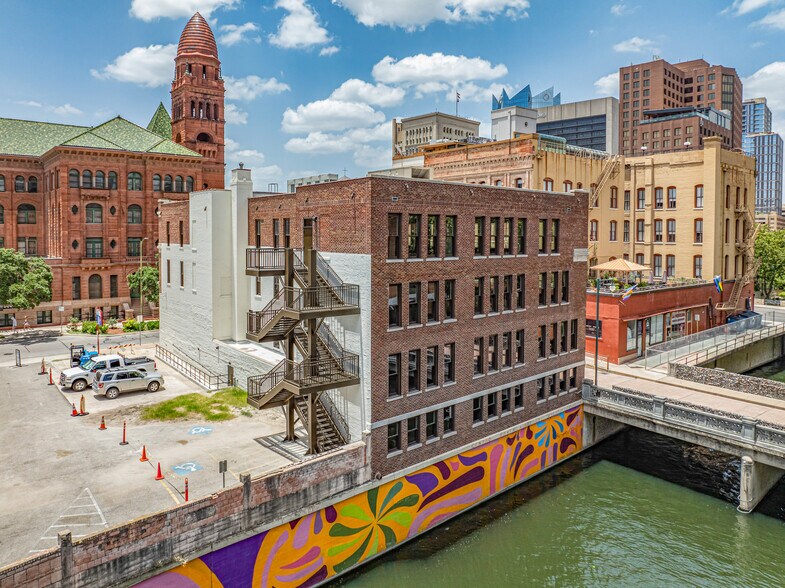 More Photos Of 200 Main Plz, San Antonio Office For Lease