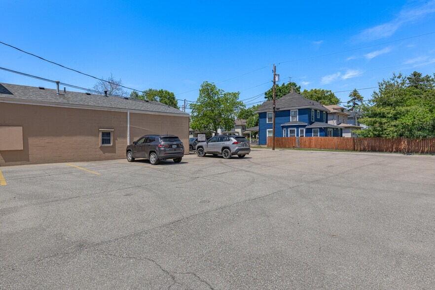 More Photos Of 2105 Central Ave, Middletown Office For Sale