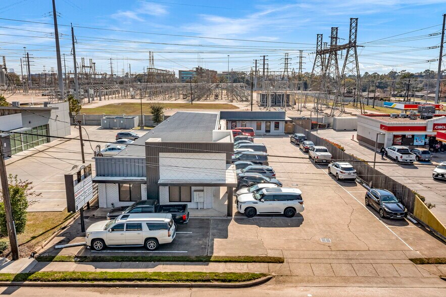 More Photos Of 2015 W 34th St, Houston Storefront Retail Office For Sale