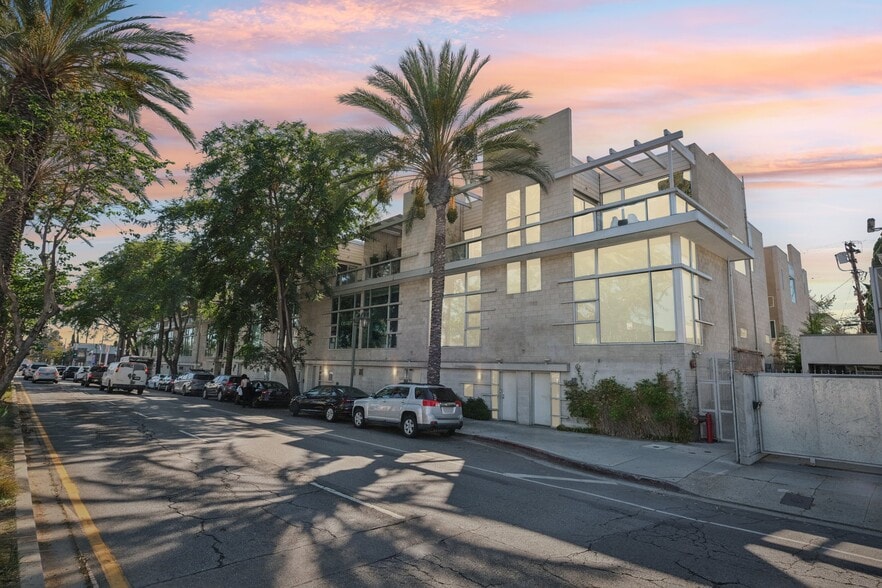 More Photos Of 717 N Highland Ave, Los Angeles Flex For Sale