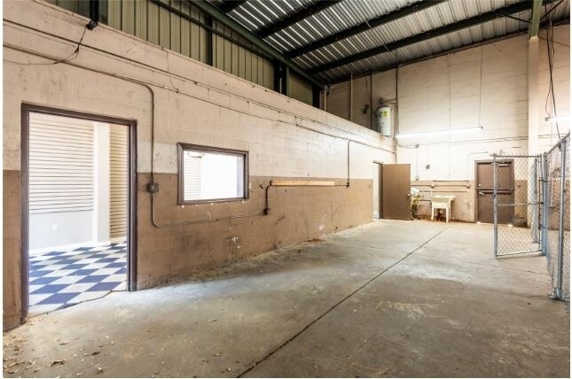 More Photos Of 12477 66th Street North, Largo Auto Repair For Lease