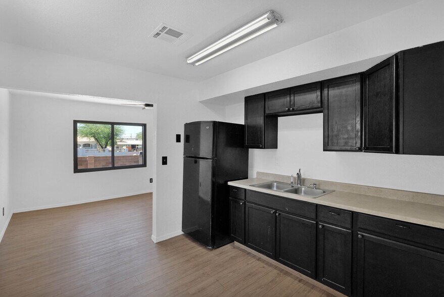 More Photos Of 1806 W Sherman St, Phoenix Warehouse For Sale