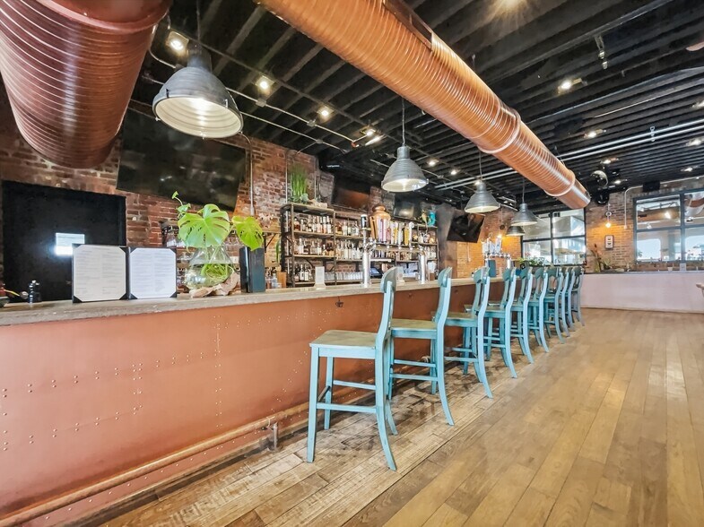 More Photos Of 1430 W Franklin St, Evansville General Retail For Sale