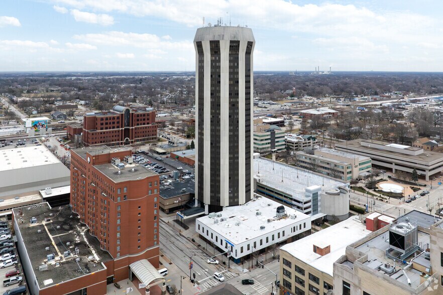 More Photos Of 700 E Adams St, Springfield Hotel For Sale