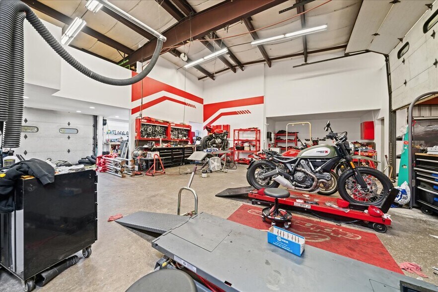 More Photos Of 1005 Route 9W, Fort Montgomery Auto Repair For Sale