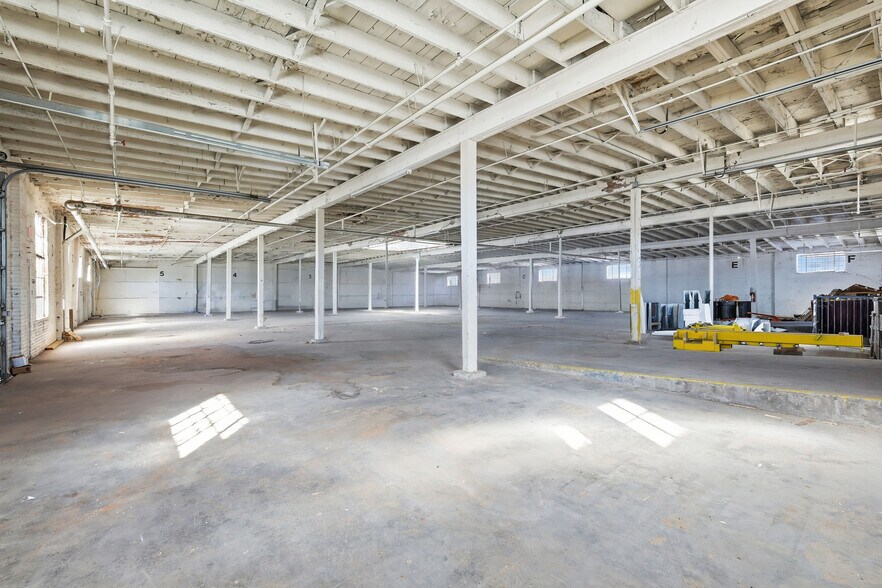 More Photos Of 2700 Atlanta St, Dallas Warehouse For Lease
