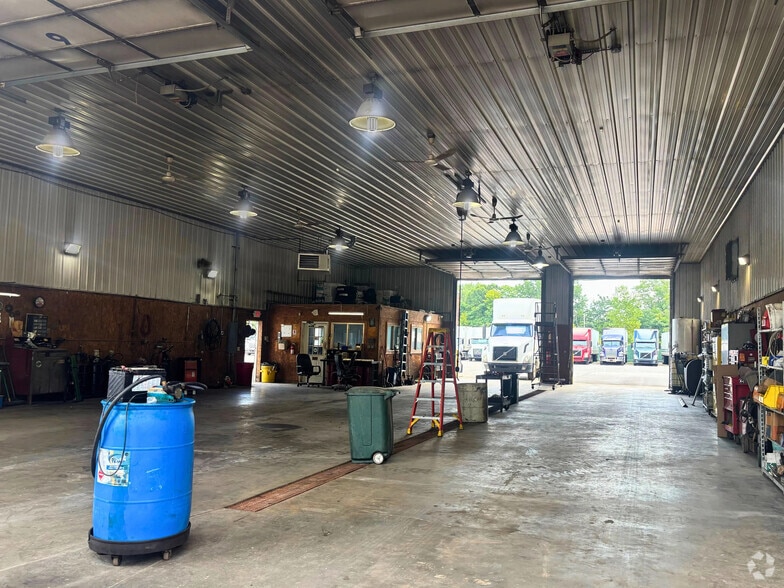 More Photos Of 6001 Kennedy Ave, Hammond Truck Terminal For Sale