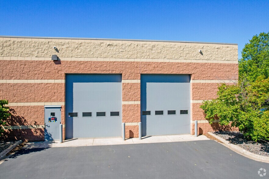 More Photos Of 9219-9255 E River Rd NW, Coon Rapids Flex For Lease