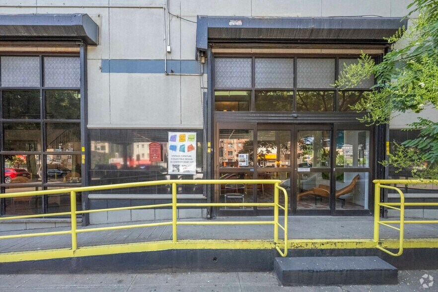 Primary Photo Of 951 3rd Ave, Brooklyn Storefront Retail Office For Lease