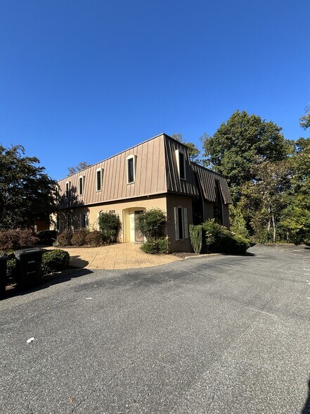 More Photos Of 1928 Thomson Dr, Lynchburg Office For Sale