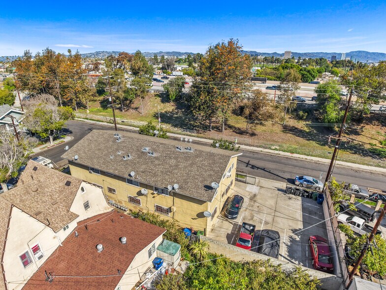 More Photos Of 1680 W 22nd St, Los Angeles Apartments For Sale