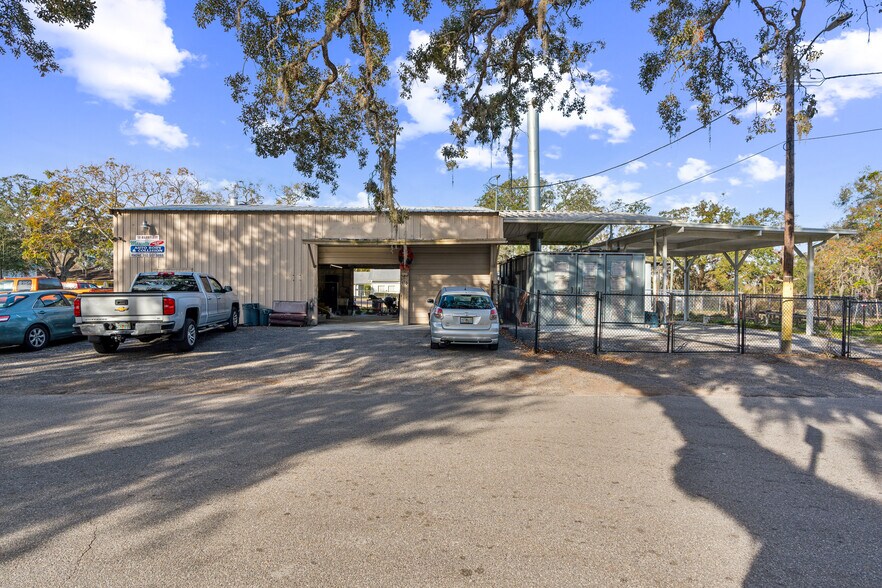More Photos Of 10 Barry Ave, Mascotte Auto Repair For Sale
