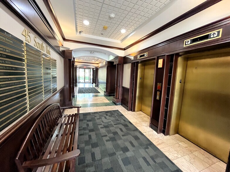 More Photos Of 45 S Park Blvd, Glen Ellyn Office For Lease