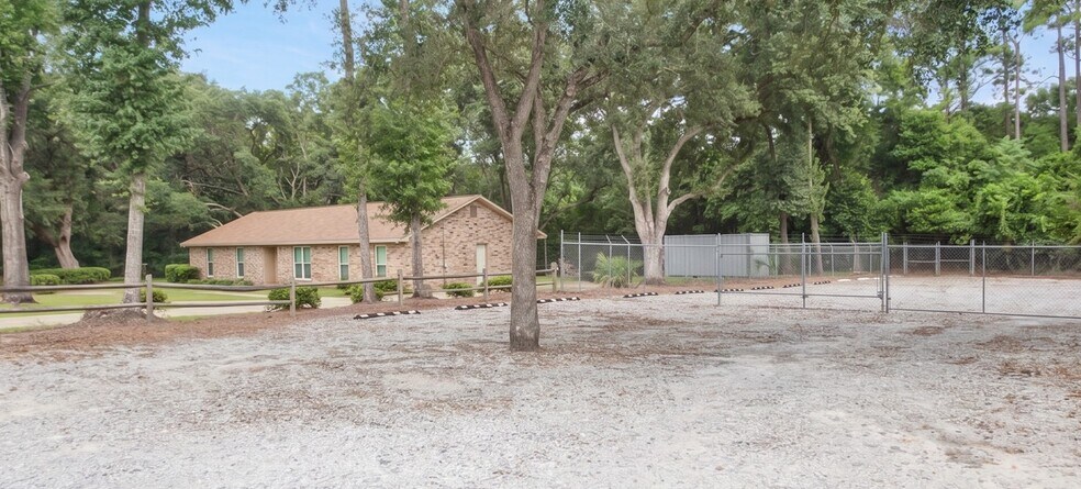 More Photos Of 6904 Fairfield Dr, Pensacola Office For Sale