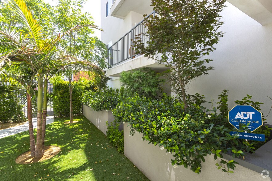 More Photos Of 18528 Chase St, Northridge Apartments For Sale